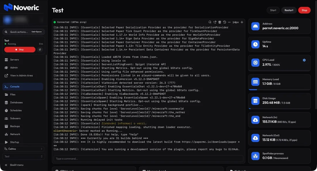 Noveric control panel: live Minecraft server console with CPU, memory, disk and network usage